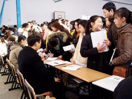 大学生三方协议不要乱签，避免失去“应届生”身份，丢失许多机会