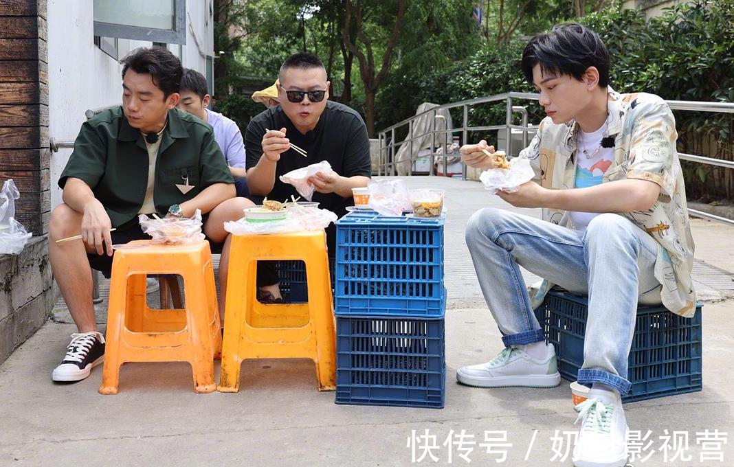 打卡吧吃货团在哪个平台播的呢？