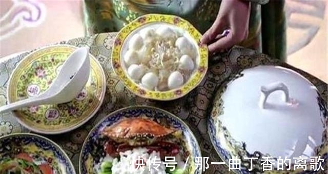 清朝嫔妃吃什么?皇后每天25斤猪肉,答应鸡蛋吃不上