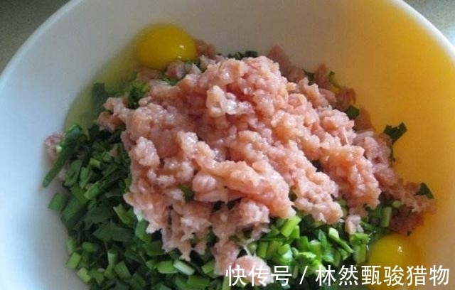 包饺子|建议大家：包饺子别用手捏了，教你正确做法，不脏手还包得快