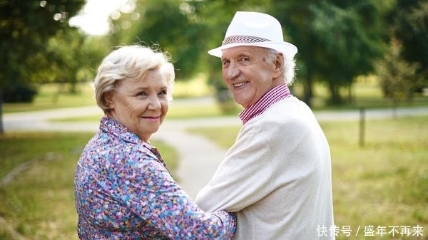 关节|60岁以上老人每天走多少路为好?选择对了,或许更助于健康