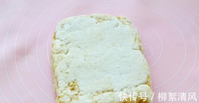 红薯还能做甜点，无需打发黄油搅拌就行，简单零失败一次就能成功！