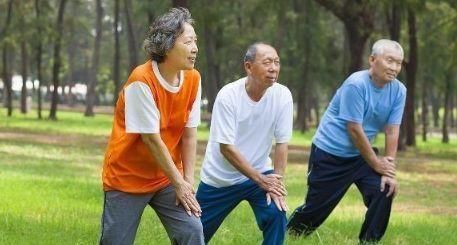 几种运动行为会加快你衰老,要及时避免,不然