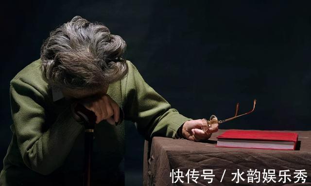 父母|“比起有出息,宁愿让孩子啃老”,老人的话很扎心,却是父母心声