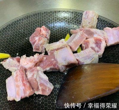 营养|玉米排骨汤，味道鲜美营养丰富，看看你喜欢吃不？