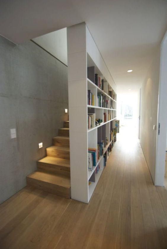 护栏|进门是楼梯,设计师干脆打了2排柜子隔断,朋友:开发商都想不到