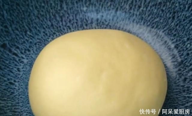 家里有苹果可以这样做,加一碗面粉,不烤不油炸,柔软拉丝,好吃