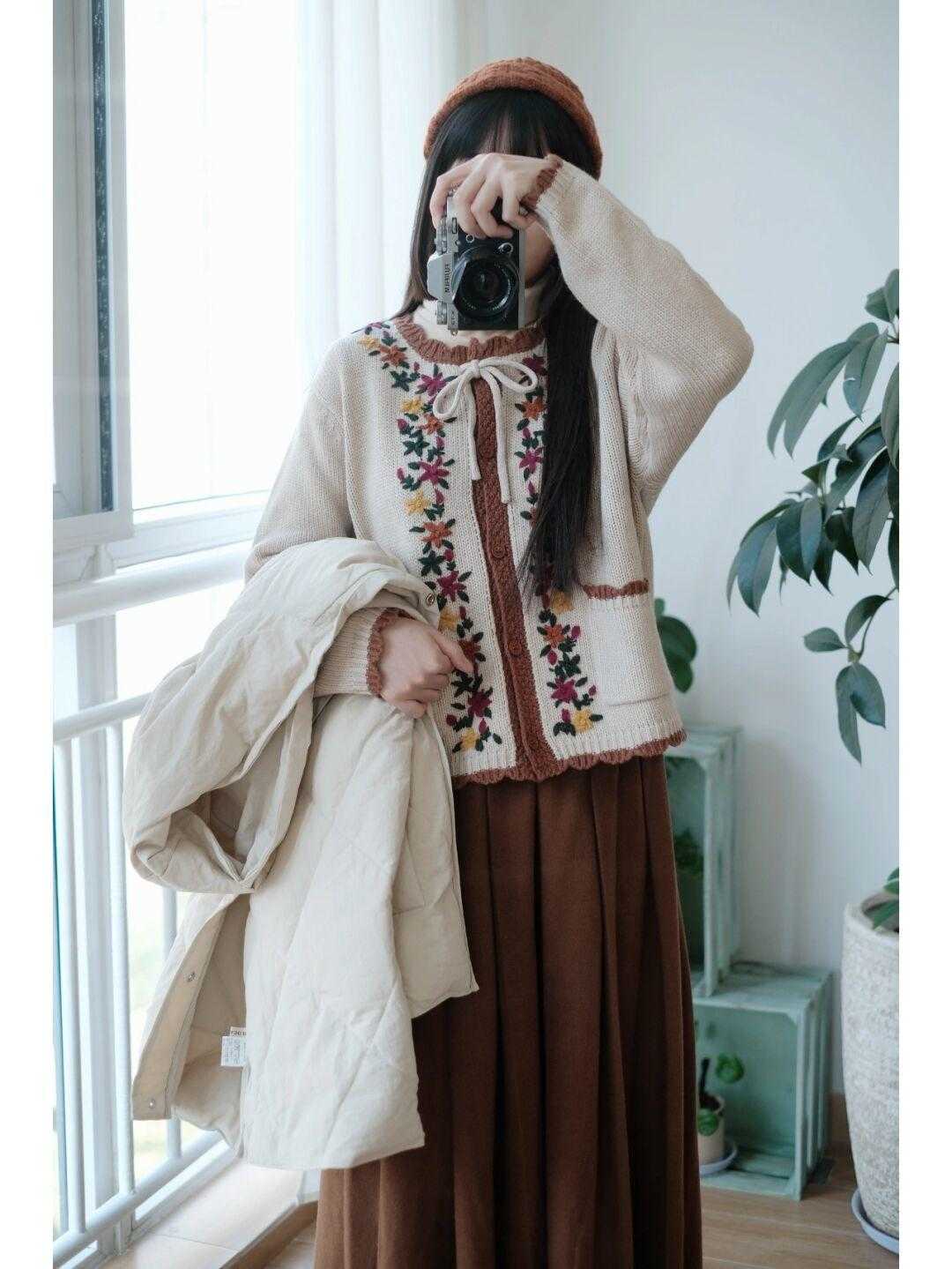 小脚踝 入冬以后,裙子依旧火热,寒冬如何穿裙子保暖?有气质又显瘦