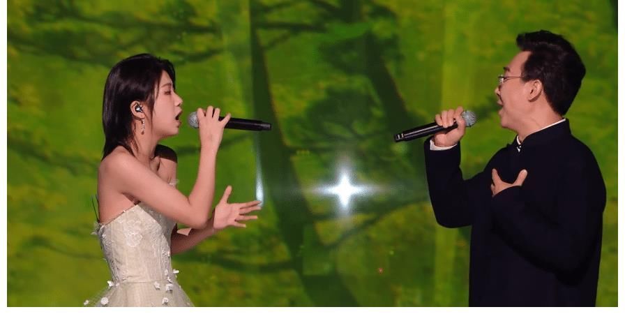 《中国好声音》廖昌永选曲，陈文非被压的不行，唱和声都是她的活