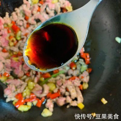 你做的泡椒香菜牛肉，和饭店大厨相比，只差这一步