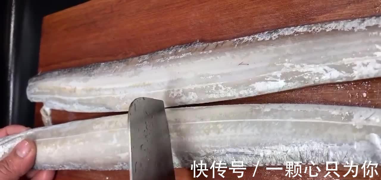 糖醋带鱼的做法,酸甜味浓肉质鲜嫩,营养丰富大人小孩都非常喜欢