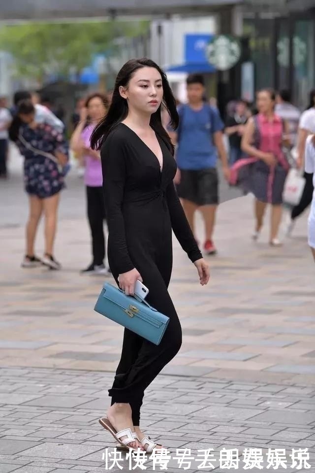 街拍|街拍黑色连体长裤小姐姐, 柳娇花媚, 袅袅婷婷,穿出职业风