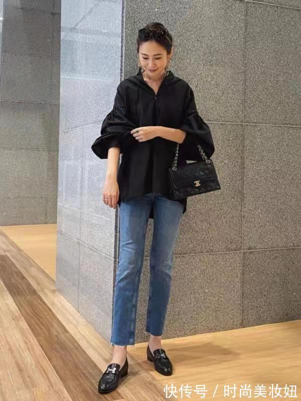 打扮|这才是适合“50岁”女人的穿搭，这位大龄姐姐的打扮，高级又减龄