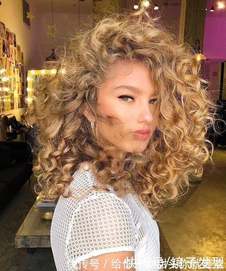 发型 新年发型别再乱剪了,这才是当下最火的发型,无论长短都很心动