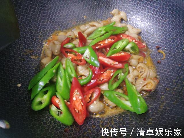 肥肠好吃不好洗教你1招洗2次,保证无异味还干净