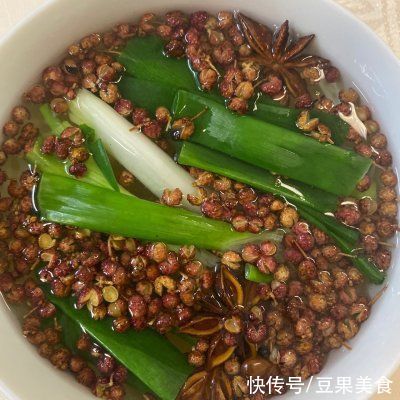  荠菜鲜肉虾皮水饺这样做百吃不腻，吃1次不过瘾