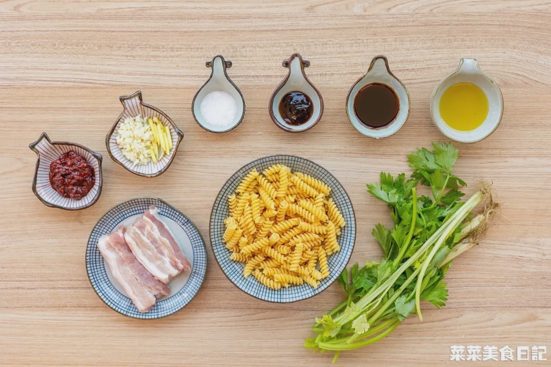 10分钟搞定！这面随手一炒太绝了，香到邻居来敲门