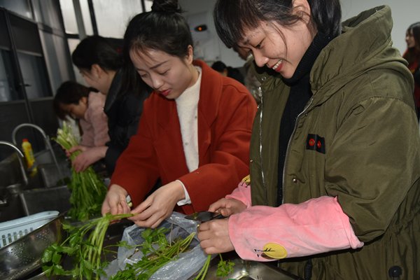  举办|“热乎的饺子，温暖的心” ——株洲市中心血站举办“迎冬至包饺子”活动