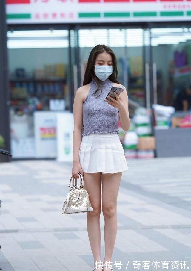 装扮 帅气抢眼的打底裤装扮特别引人注目,提升你的着装品味,清凉舒爽!