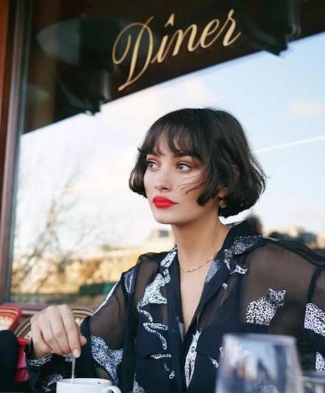 龙须刘海 秒变巴掌脸!原来“瘦脸”不仅要靠发型,还要选对发色和刘海!