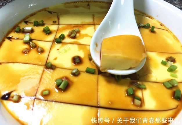 蒸鸡蛋时,常犯3个错误,学会3个技巧,保证嫩滑细腻,光滑无蜂窝
