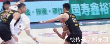 广厦|砸人饭碗!北控新星遭肘击头部出现5处伤病,大V力挺,马布里怒了
