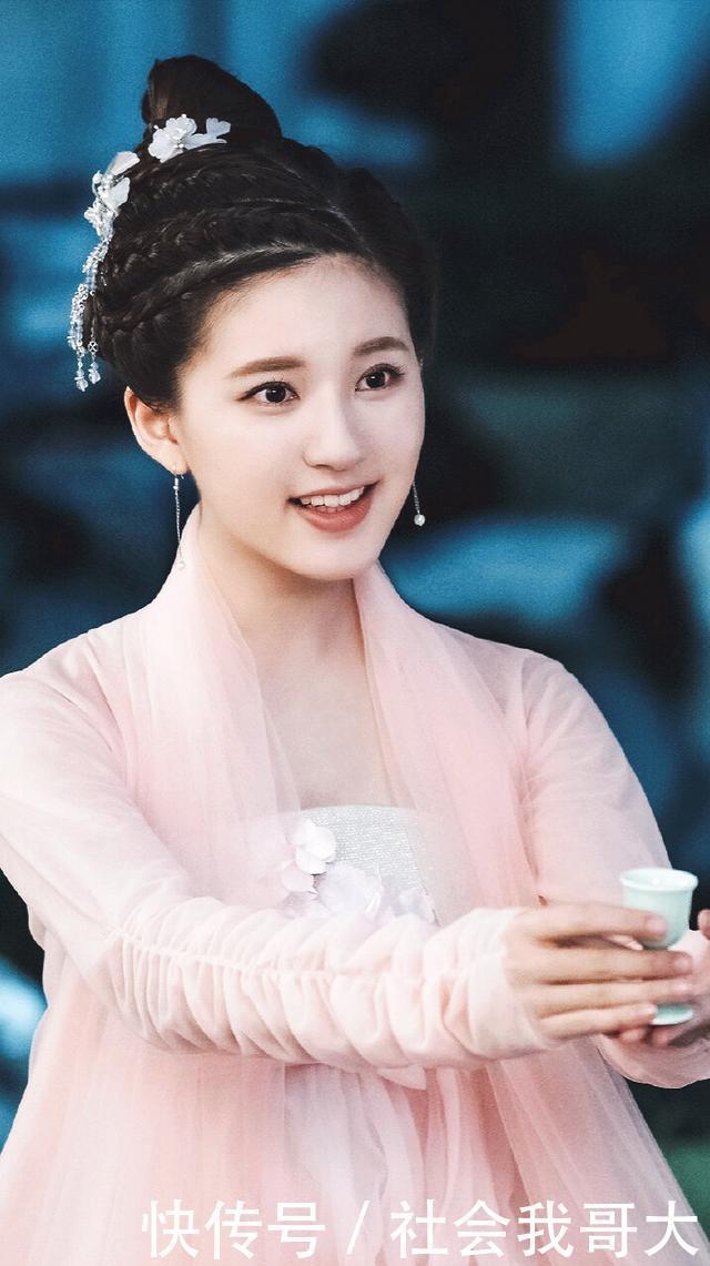 有这几个特征的女生,一般被称为“古典美”,穿上汉服更好看