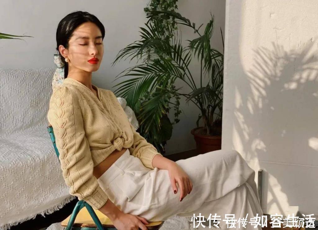 feel|头发出不出油没关系,丝巾绑一下想不出圈都难