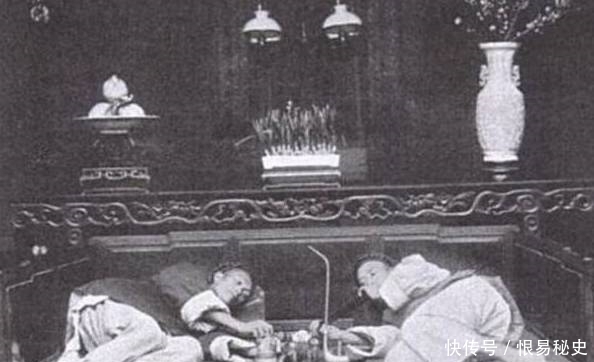 格格|清朝真实照片:满族女子吃相豪放,图4贵妇生下了清朝最美格格