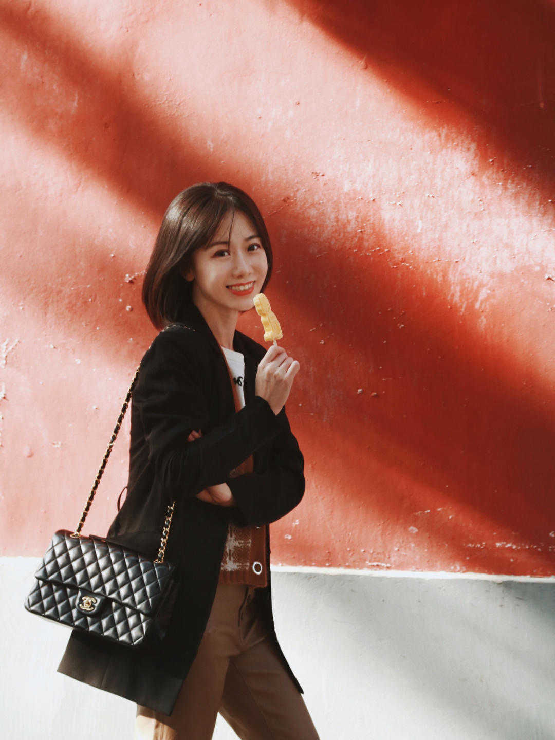 大地色|秋季给“小个子”女生的5套搭配指南，上身显高又显瘦，超好看