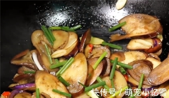 炒茄子|炒茄子时,先放油就大错特错了,多加一步,茄子不吸油还软嫩,