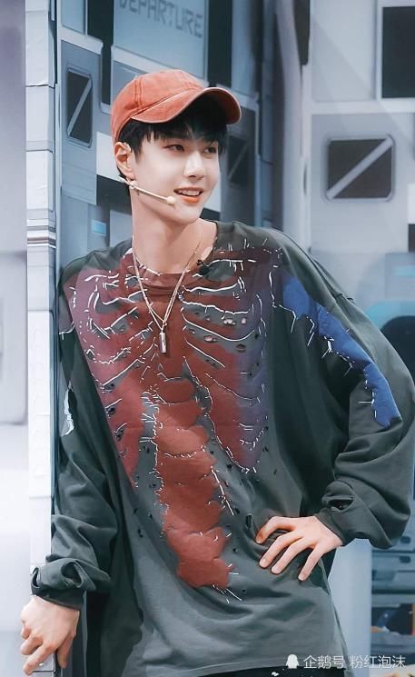 黃渤|誰說王一博話少的黃渤是這樣評價的,街舞節(jié)目組這一小細節(jié)好寵一博啊