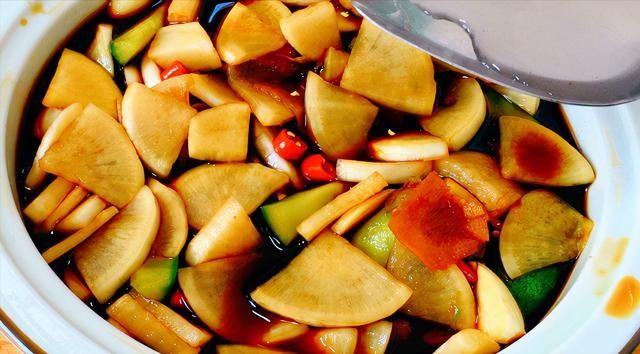 大厨不外传的秘制腌萝卜配方,鲜嫩脆爽,开胃解油腻,比吃肉还香