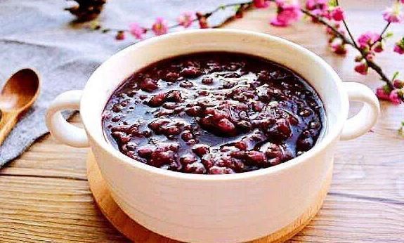 红小豆|红豆与此物熬粥喝,雀斑少了,气血足了,子宫越来越健康