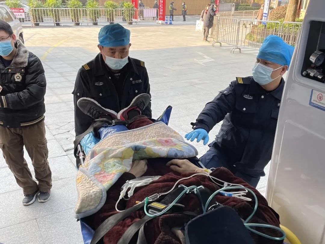 核酸|“医”起守护祥和年：上海13万医务人员春节坚守岗位，门急诊服务160万人