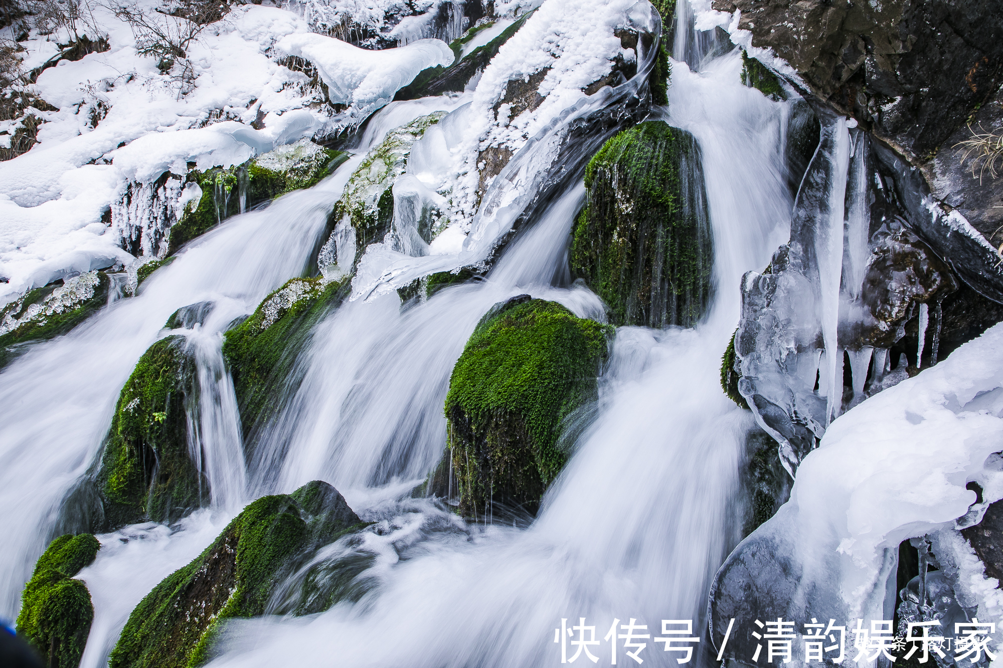 博格达峰|大美新疆！雪后初霁，天山天池壮美如画，博格达峰现罕见奇特景观