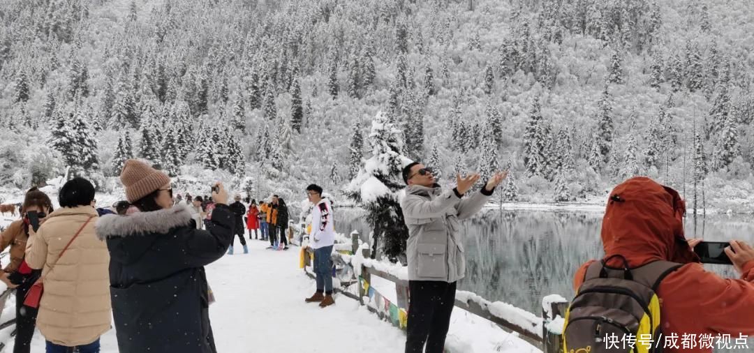 迎来|冰雪季持续火爆！达古冰川迎来2020年第20万位游客