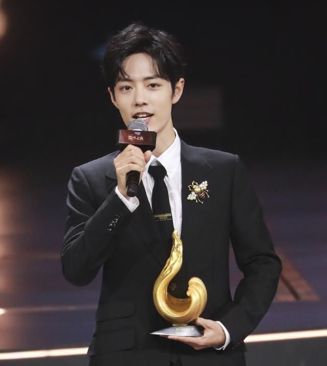 肖战|好消息!肖战力压群雄蝉联冠军,粉丝祝福离不开四个字