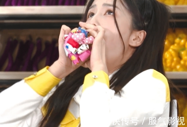 白鹿挑战一次吹14个口哨,baby紧张到做“禁言”手势,林一在围观