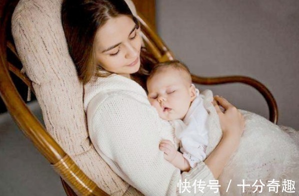 母乳喂养|宝宝从出生到6个月,宝妈要做好6件事,让宝宝发育得更好更健康