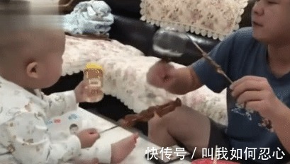 爸爸|妈妈不在家,爷俩就干上了大块吃肉大碗喝酒,太逗啦