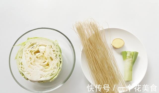 包菜炒粉条时，很多人第一步就错，教你正确做法，脆爽入味又下饭！