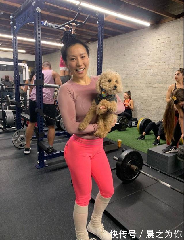 动作|美国私人教练,欧美括号臀搭配键盘式的腹肌,真美!如何练同款?