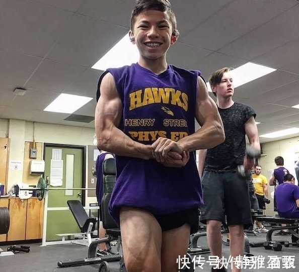 男孩|美国15岁男孩沉迷健身练成一身肌肉,大家却都为他这个隐忧担心!