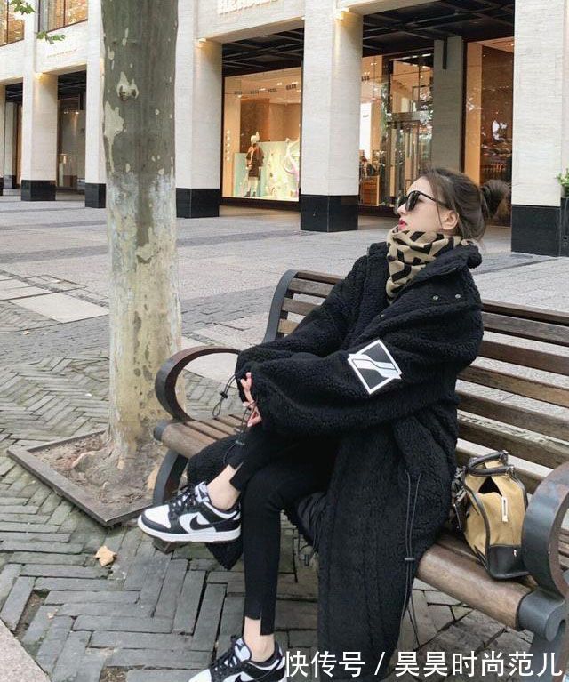 画家帽 冬日温柔风穿搭,还得是大衣+围巾更合适,保暖时尚又不挑年龄