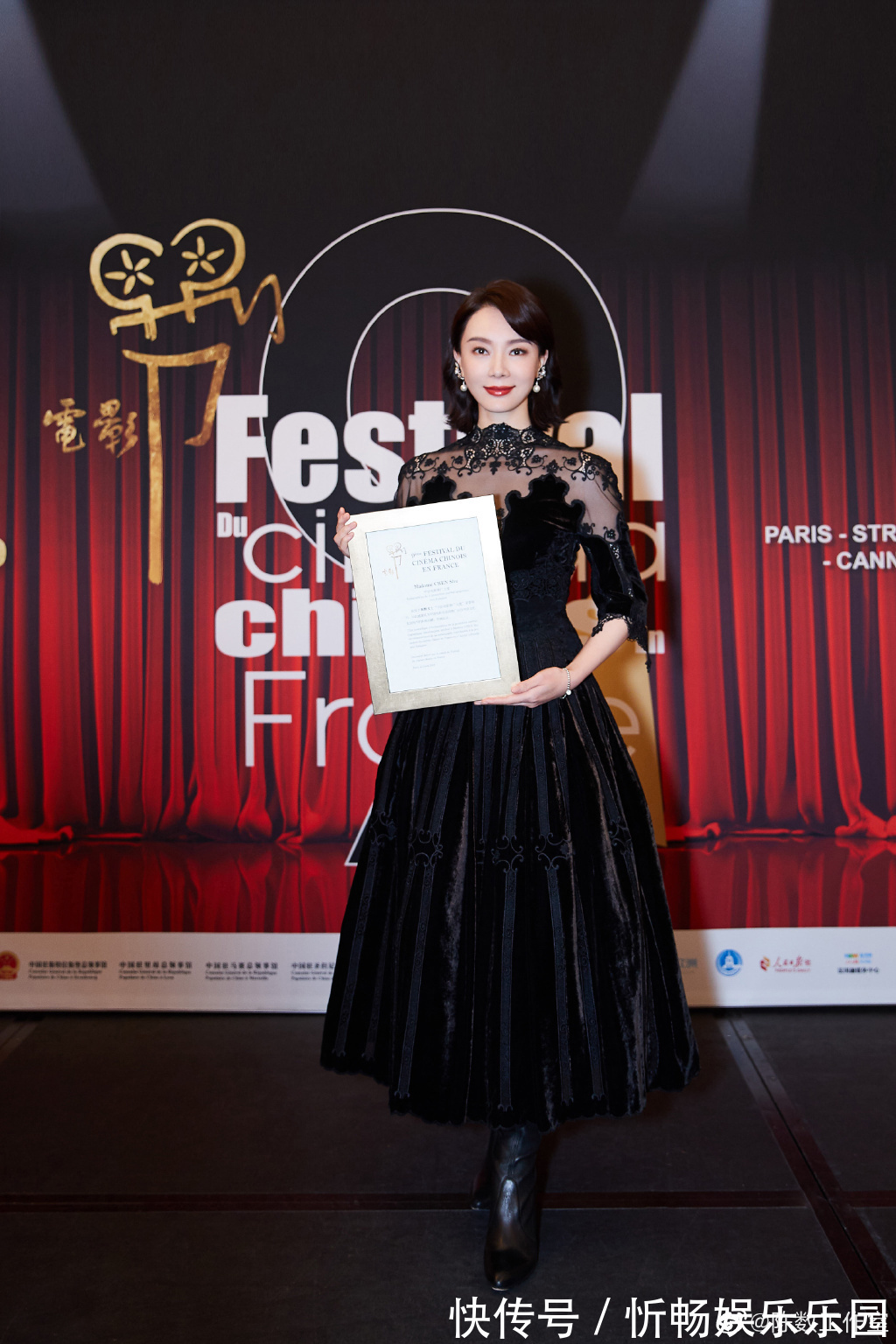 t恤|奔三奔四女性留什么样发型好看,明白几点发型知识就够,年轻貌美