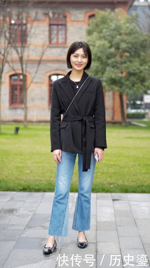 身姿|街拍：身材苗条的美女，牛仔裤搭配豹纹高跟鞋，轻松穿出好身姿