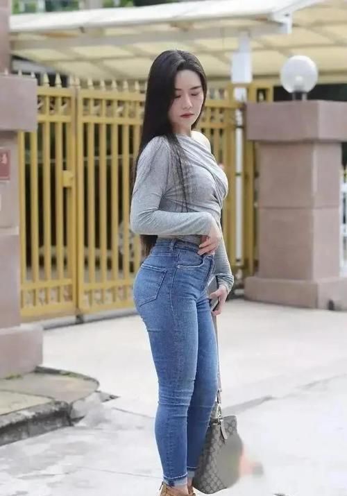 高腰牛仔裤收腹提臀,显瘦显高,随心凹造型凸显迷人气质