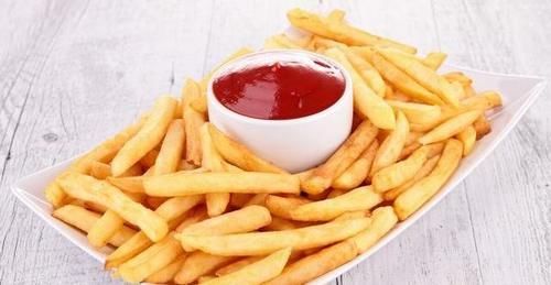  炸薯条时，直接下油锅是不对的，教你正确做法，薯条酥脆不发软