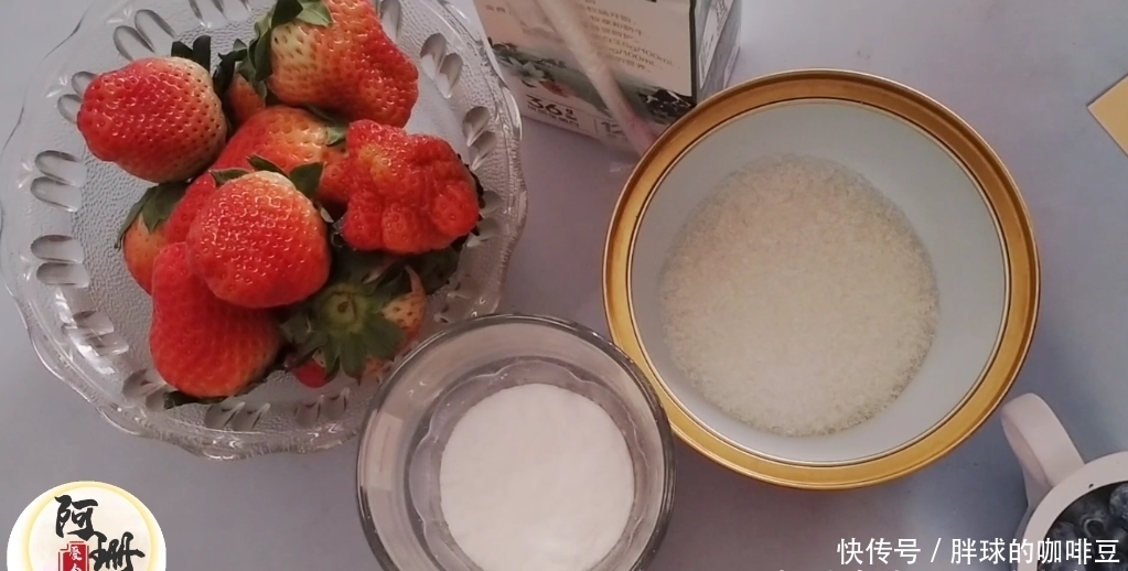 草莓牛奶果冻按这个步骤做,入口即化颜值高吃了还想吃